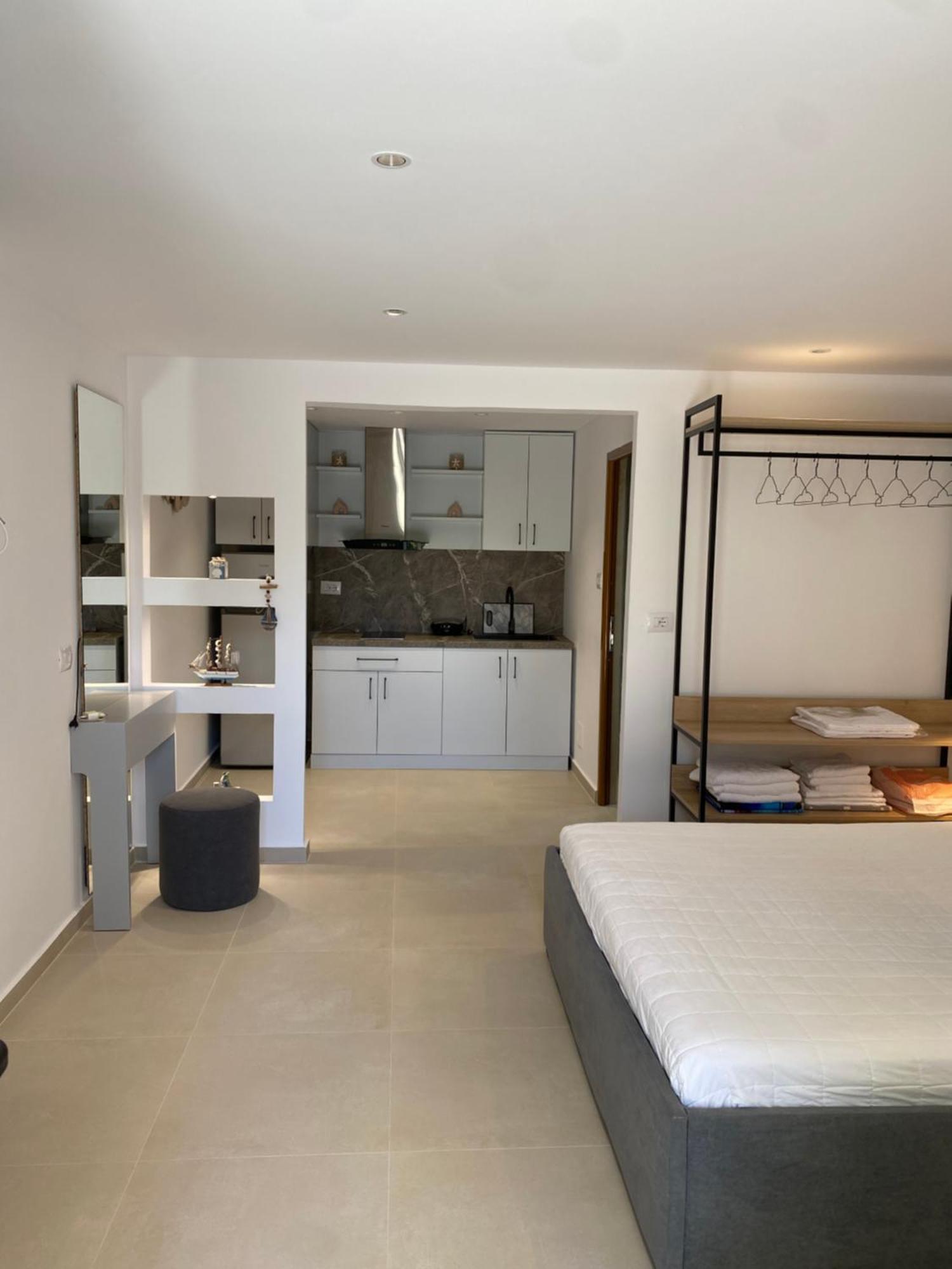 Guesthouse Xhuliano Ksamil Ngoại thất bức ảnh
